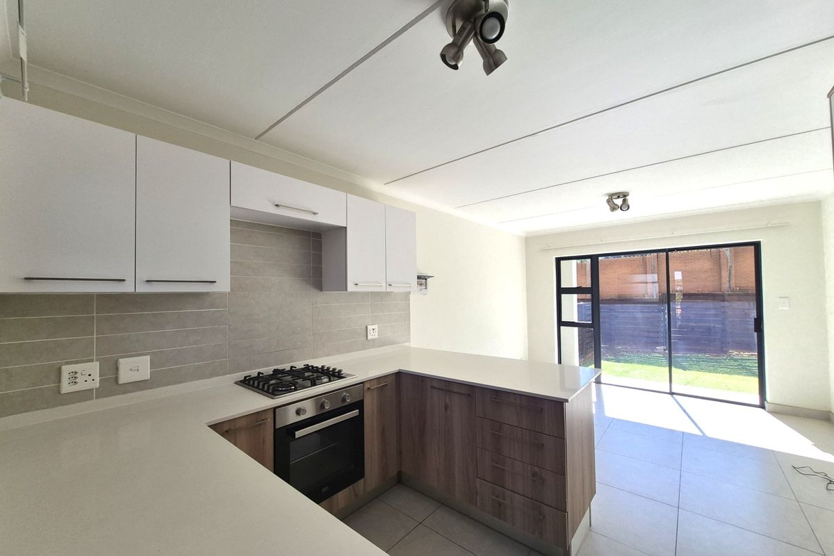 Modern Ground Floor Living with Private Garden in Sought-After Founders Hill - Photo 2