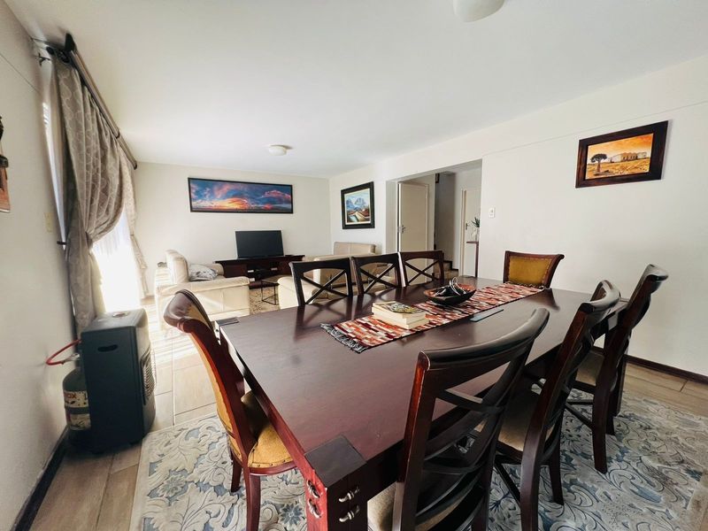 Townhouse For Sale in Sasolburg Central, Sasolburg - Photo 1