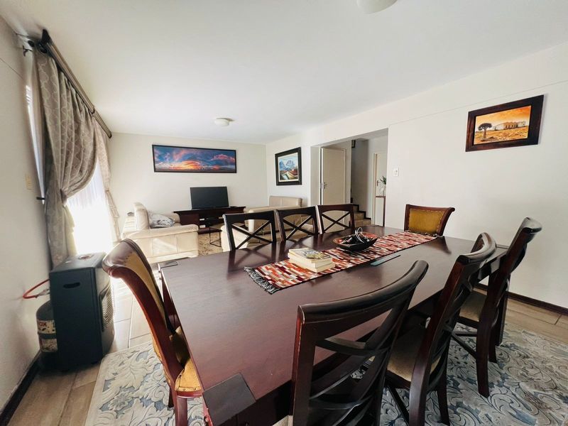 Townhouse For Sale in Sasolburg Central, Sasolburg - Photo 2