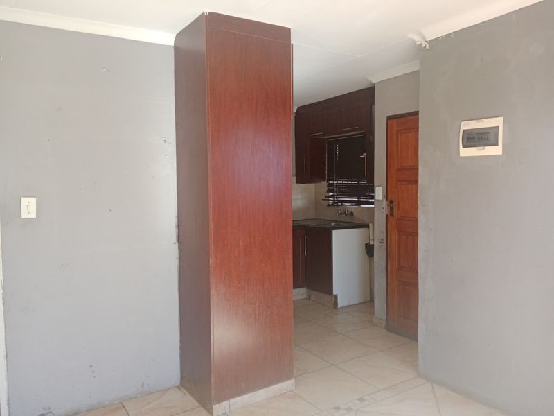 Affordable 2 Bedroom House To Rent in Soshanguve VV, Soshanguve - Photo 8