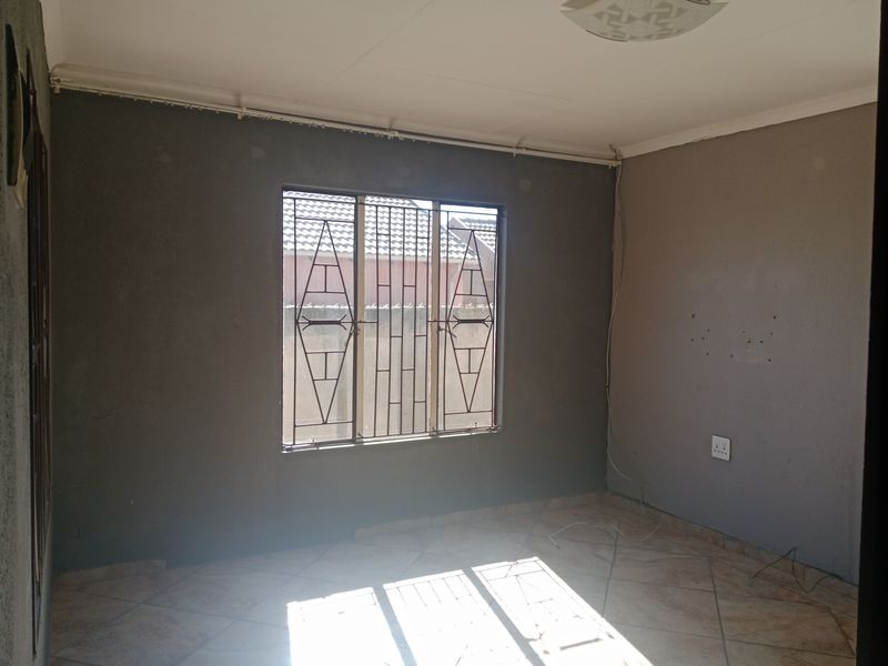 Affordable 2 Bedroom House To Rent in Soshanguve VV, Soshanguve - Photo 6