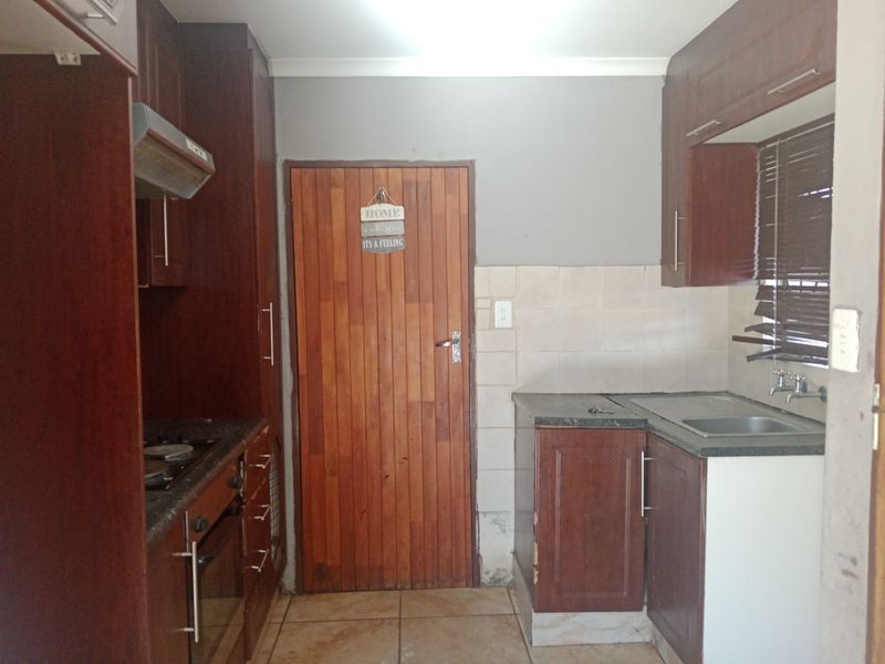 Affordable 2 Bedroom House To Rent in Soshanguve VV, Soshanguve - Photo 5