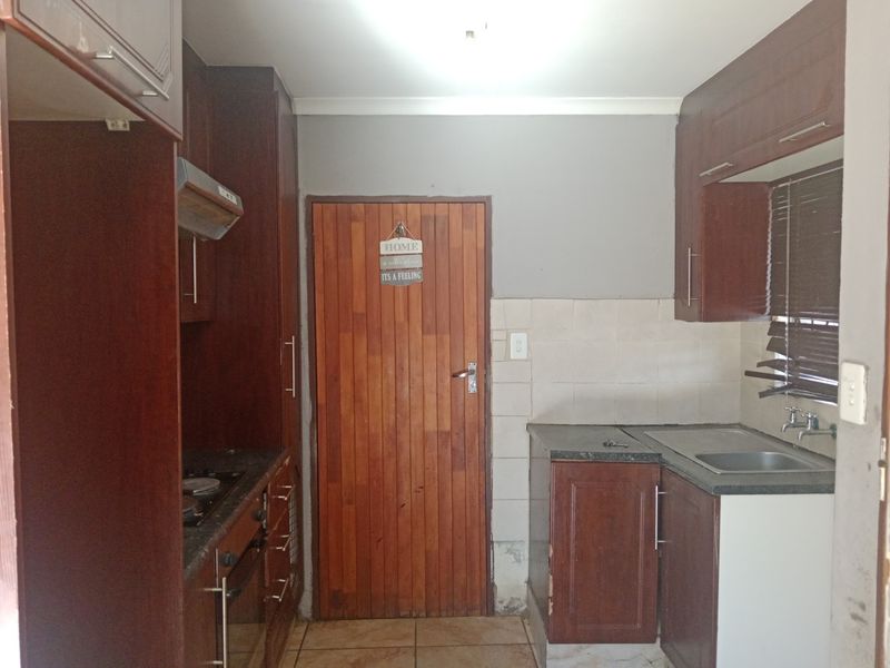 Affordable 2 Bedroom House To Rent in Soshanguve VV, Soshanguve - Photo 4