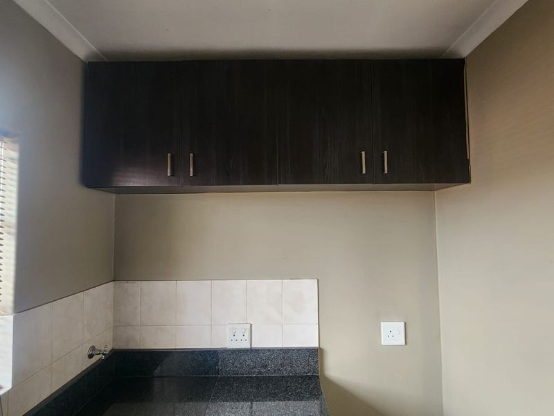 Stylish 2 Bedroom First Floor Apartment for Sale in Brentwood Park Benoni - Photo 4