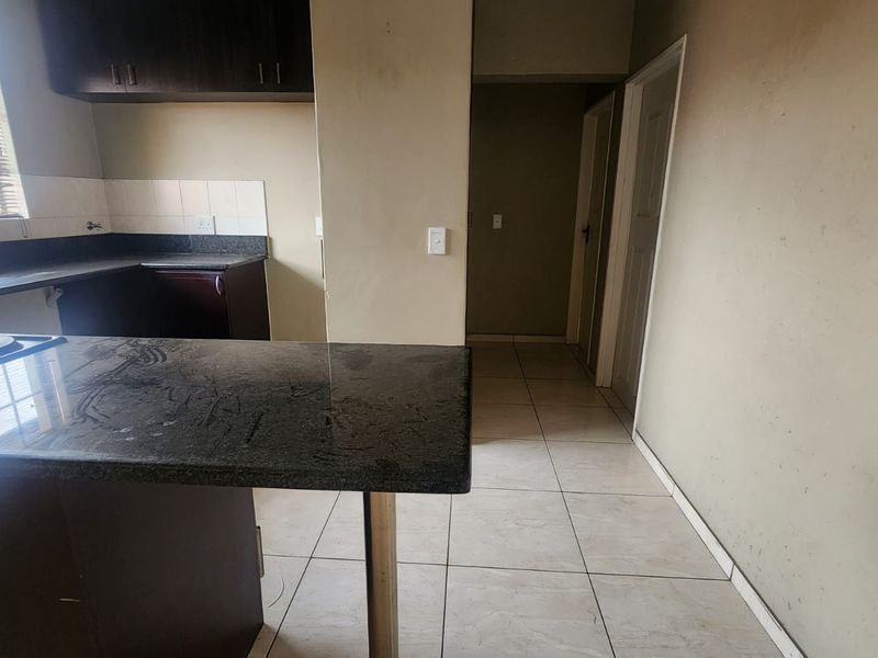 Stylish 2 Bedroom First Floor Apartment for Sale in Brentwood Park Benoni - Photo 5