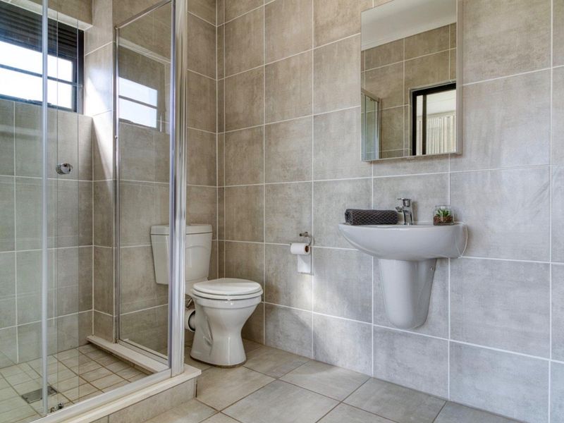 Ground floor Apartment To Rent in Linbro Park, Sandton - Photo 8