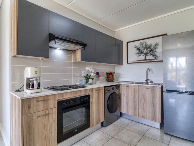 Ground floor Apartment To Rent in Linbro Park, Sandton - Photo 2