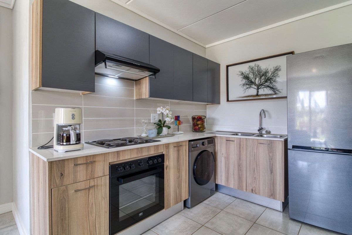 Ground floor Apartment To Rent in Linbro Park, Sandton - Photo 2