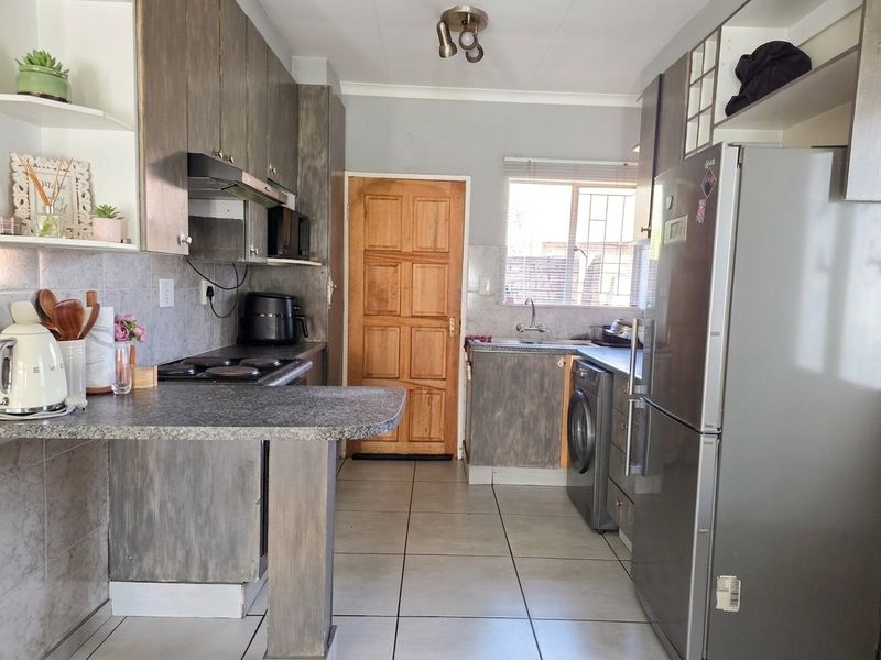 Pet Friendly 3 Bed / 2 Bath Bonaero Park - Photo 6