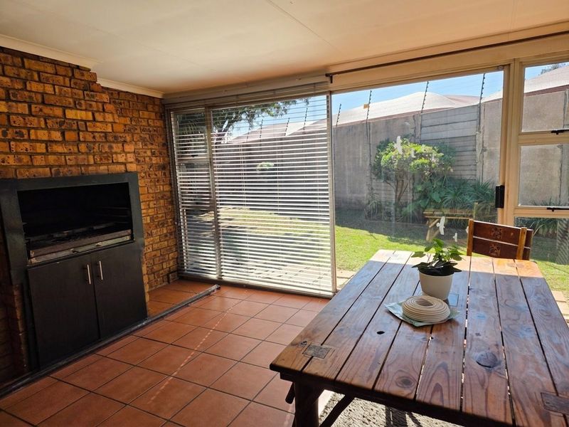 Pet Friendly 3 Bed / 2 Bath Bonaero Park - Photo 10