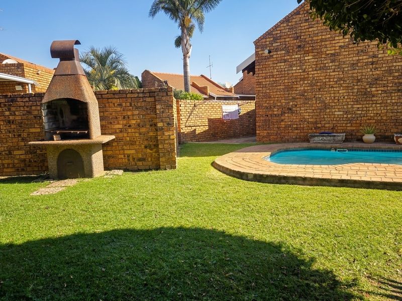Pet Friendly 3 Bed / 2 Bath Bonaero Park - Photo 4