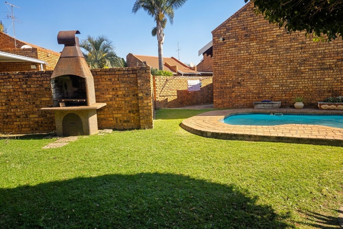Pet Friendly 3 Bed / 2 Bath Bonaero Park - Photo 4