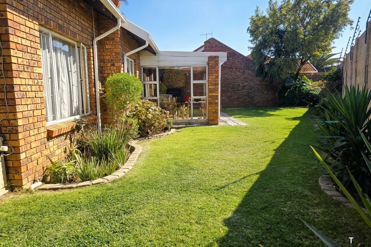 Pet Friendly 3 Bed / 2 Bath Bonaero Park - Photo 3