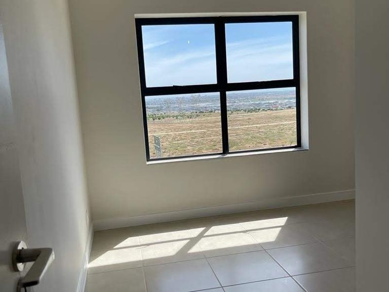 Luxury Apartment in Lifestyle Estate For Sale in Atlantic Hills, Milnerton - Photo 7