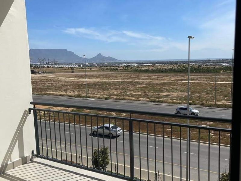 Luxury Apartment in Lifestyle Estate For Sale in Atlantic Hills, Milnerton - Photo 5
