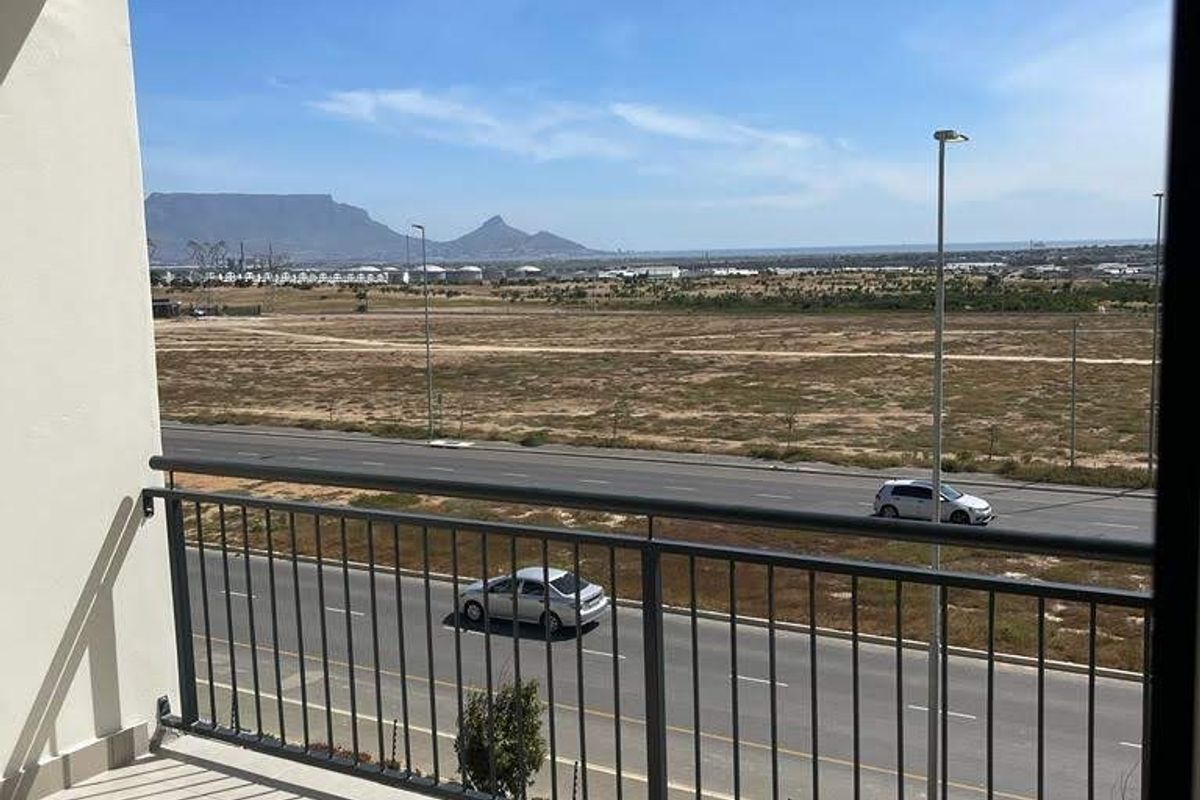 Luxury Apartment in Lifestyle Estate For Sale in Atlantic Hills, Milnerton - Photo 5