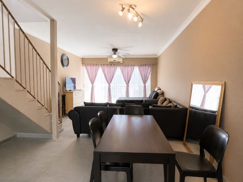 Stylish Duplex Living in a Prime Marine Drive Location - Photo 6