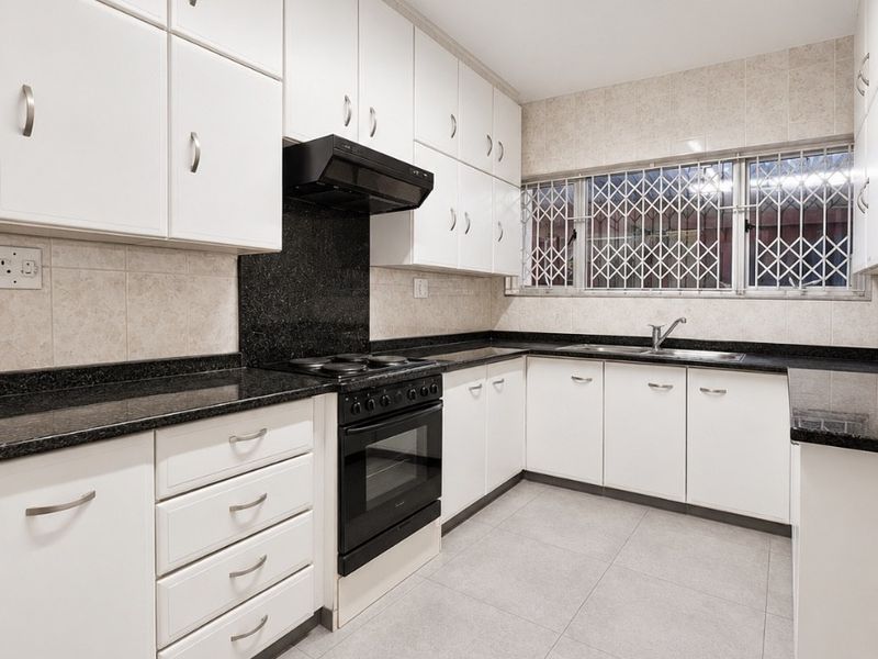 Stylish Duplex Living in a Prime Marine Drive Location - Photo 5