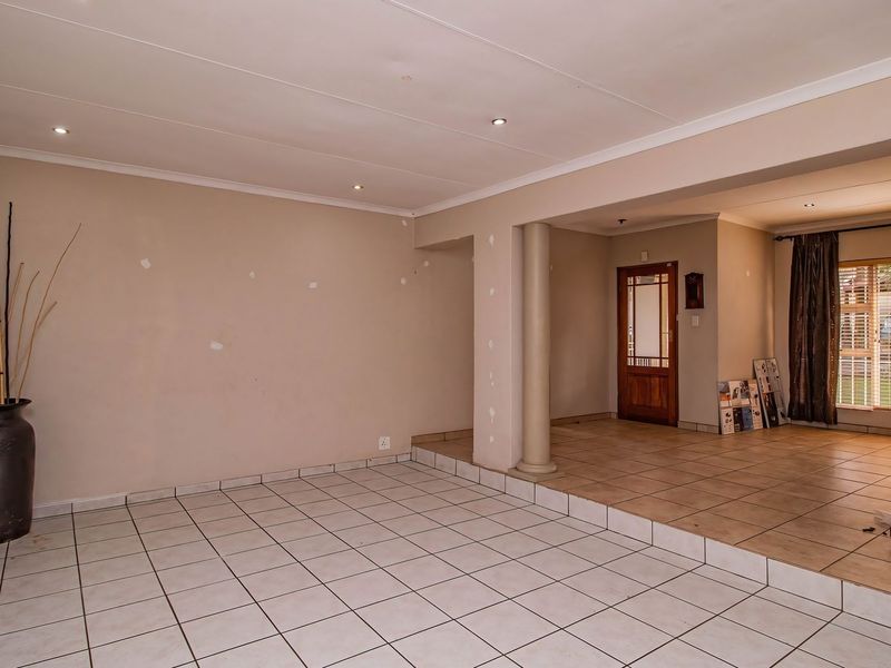 House For Sale in Van Riebeeck Park, Kempton Park - Photo 5