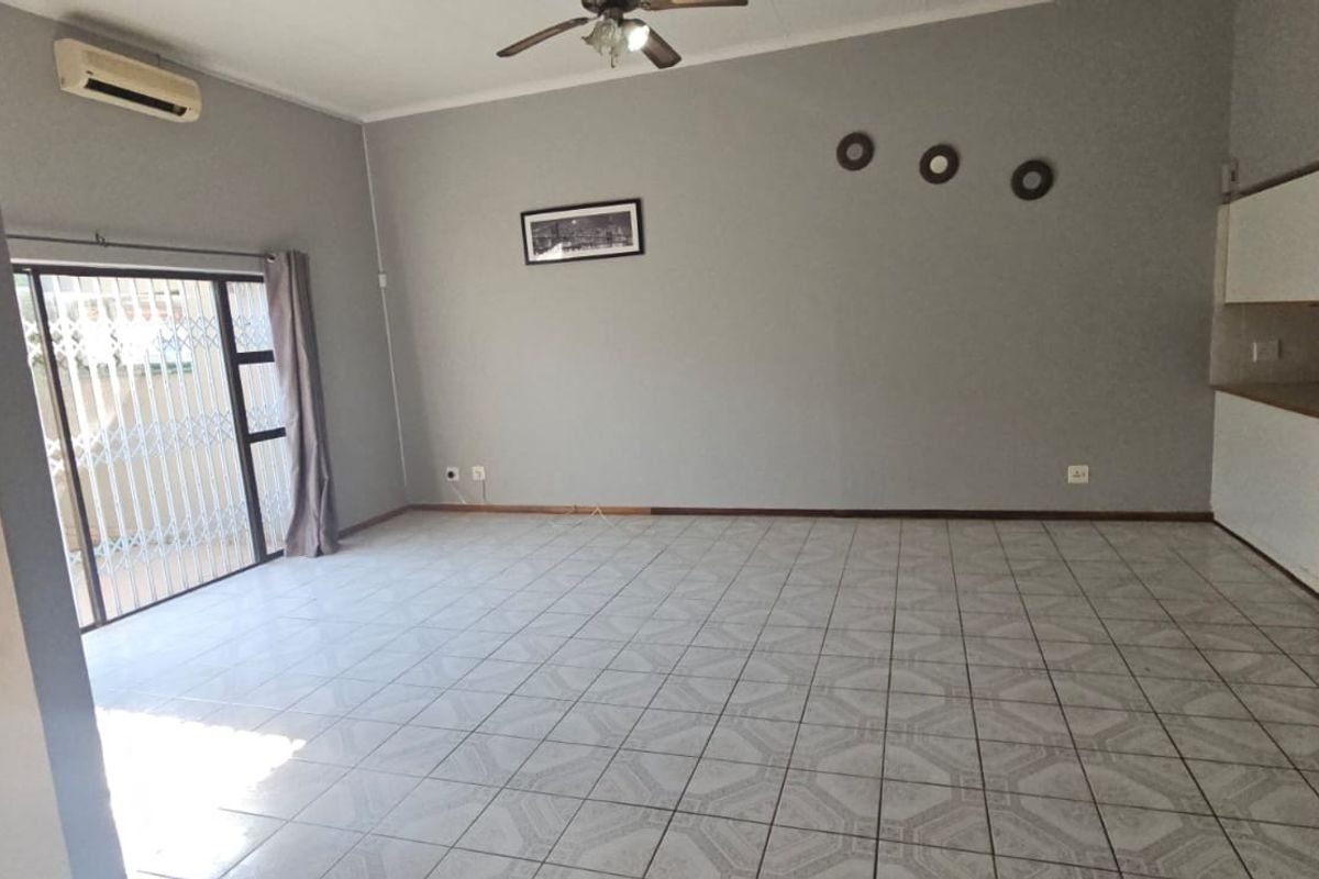 Townhouse For Sale in Boshof - Photo 2