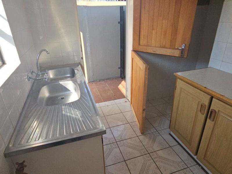 Townhouse For Sale in Boshof - Photo 6