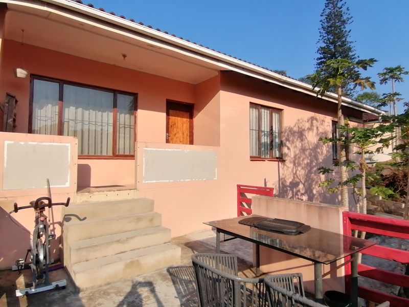 Investment Opportunity, house with three flats - Photo 1