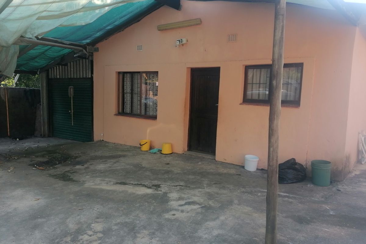 Investment Opportunity, house with three flats - Photo 3