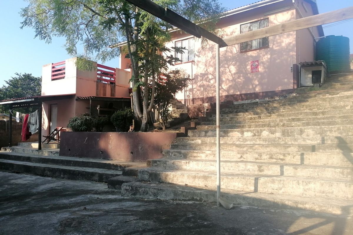 Investment Opportunity, house with three flats - Photo 2
