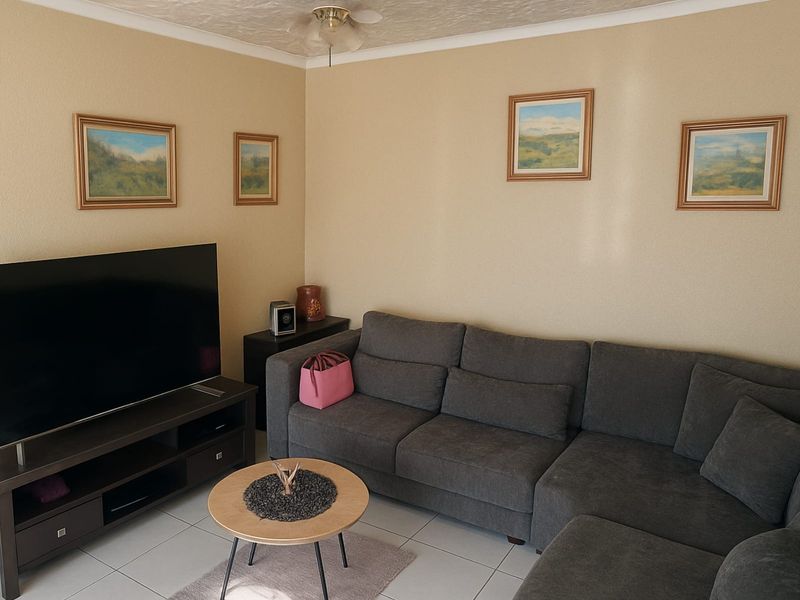 HOUSE FOR SALE IN BRAMLEY VIEW - Photo 1