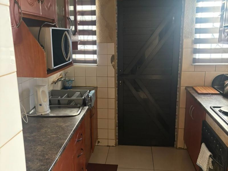 HOUSE FOR SALE IN BRAMLEY VIEW - Photo 6