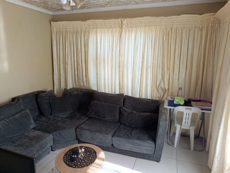 HOUSE FOR SALE IN BRAMLEY VIEW - Photo 2