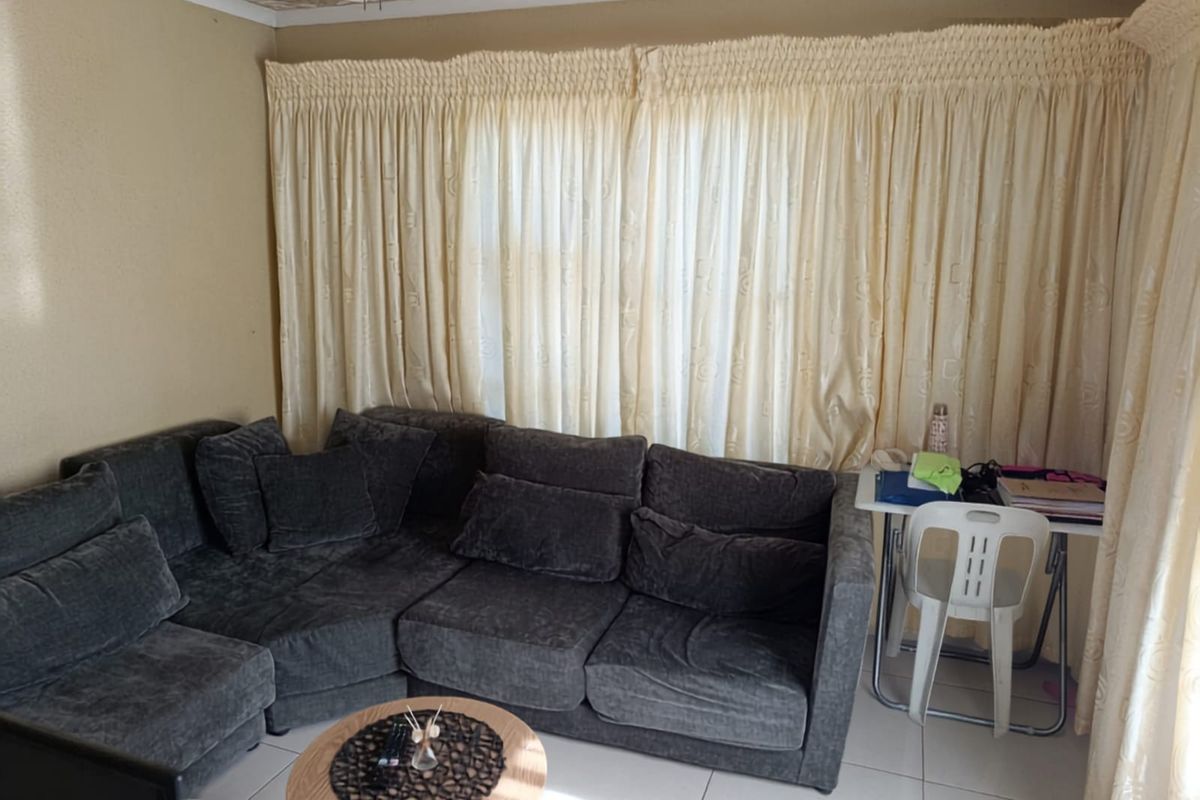 HOUSE FOR SALE IN BRAMLEY VIEW - Photo 2