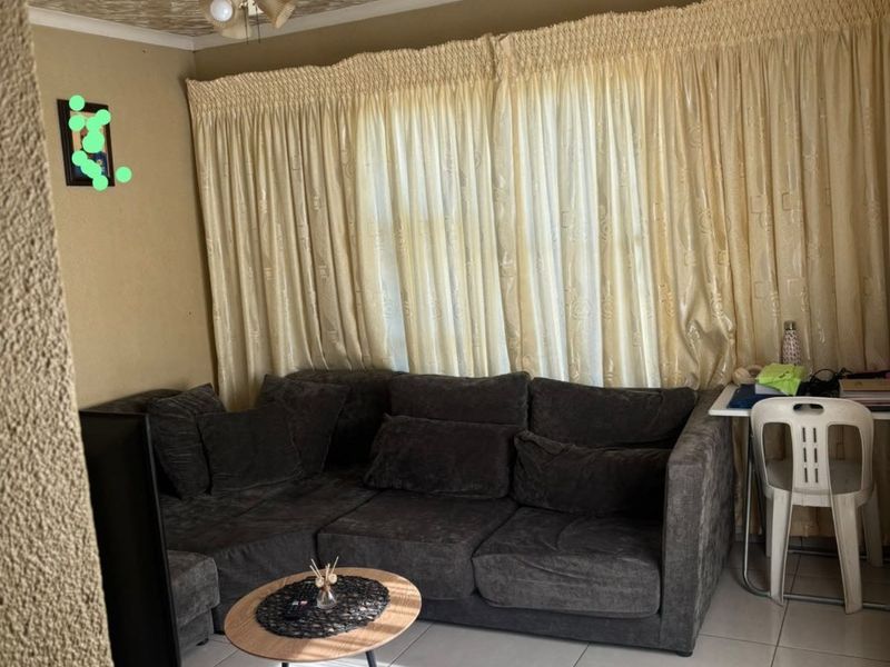 HOUSE FOR SALE IN BRAMLEY VIEW - Photo 3
