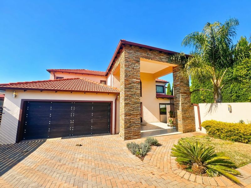 3 Bedroom, House to Rent in Heuwelsig Estate, Centurion - Photo 1