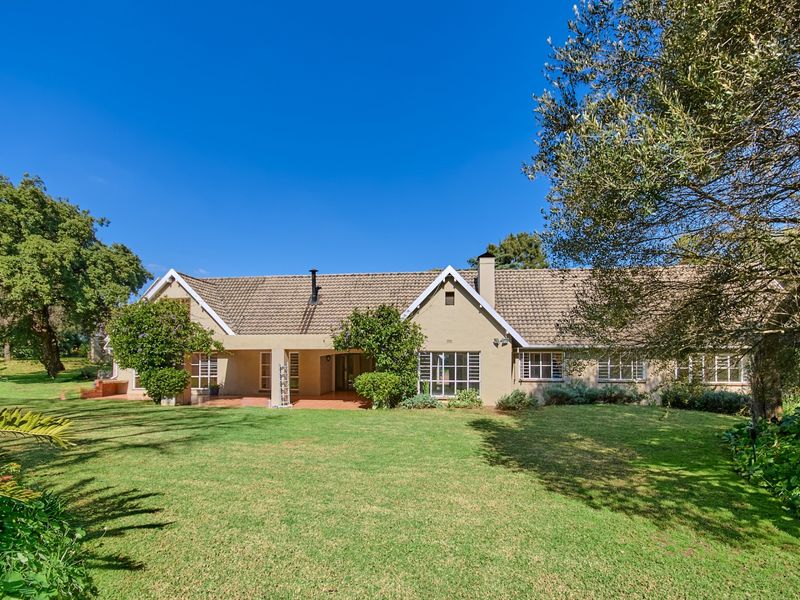 Luxury Family Residence in Prestigious Bryanston for Rental - Photo 1
