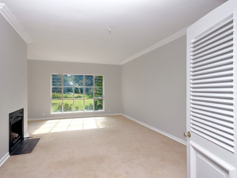 Luxury Family Residence in Prestigious Bryanston for Rental - Photo 10