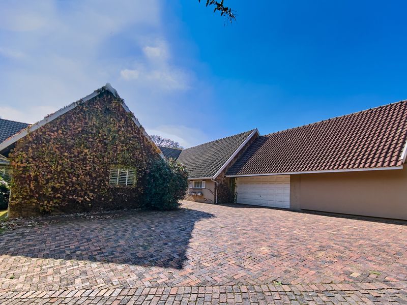 Luxury Family Residence in Prestigious Bryanston for Rental - Photo 7