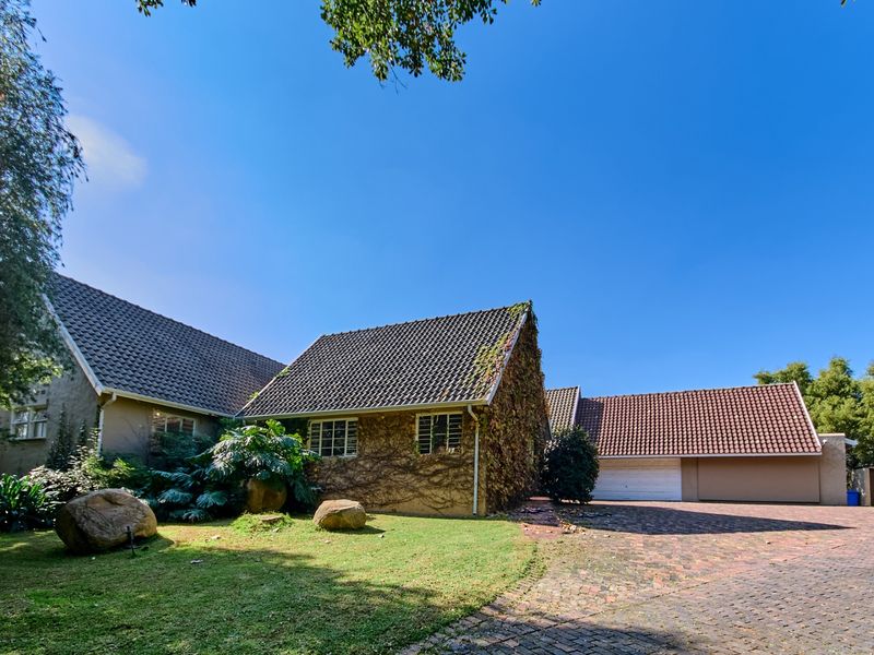 Luxury Family Residence in Prestigious Bryanston for Rental - Photo 6