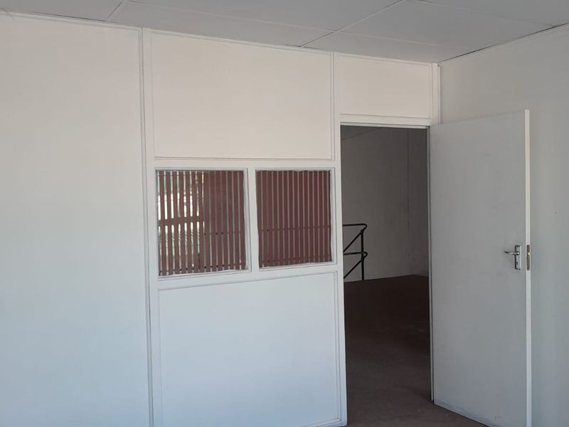 Retail Showroom To Let in Ballito Business Park - Photo 10