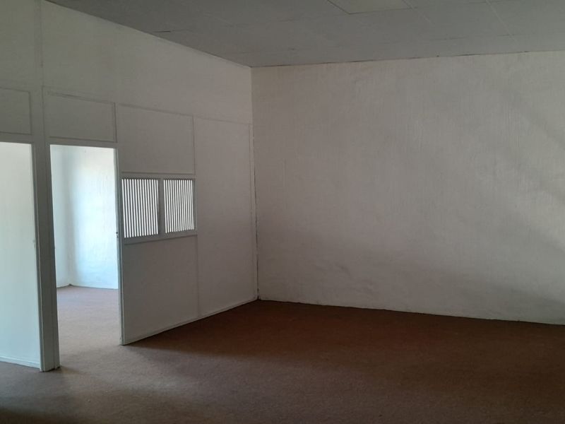Retail Showroom To Let in Ballito Business Park - Photo 8