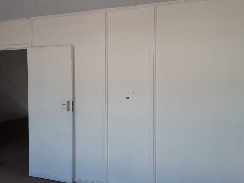 Retail Showroom To Let in Ballito Business Park - Photo 9