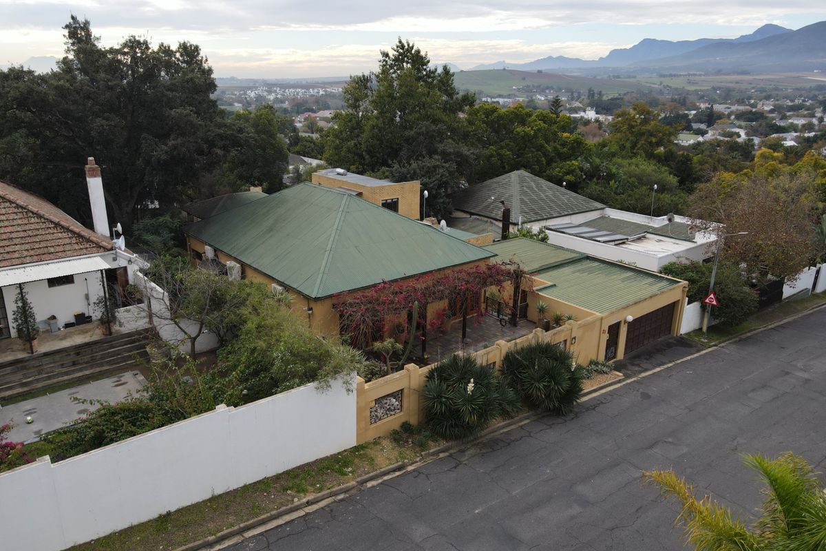 House For Sale in Wellington Central, Wellington - Photo 3