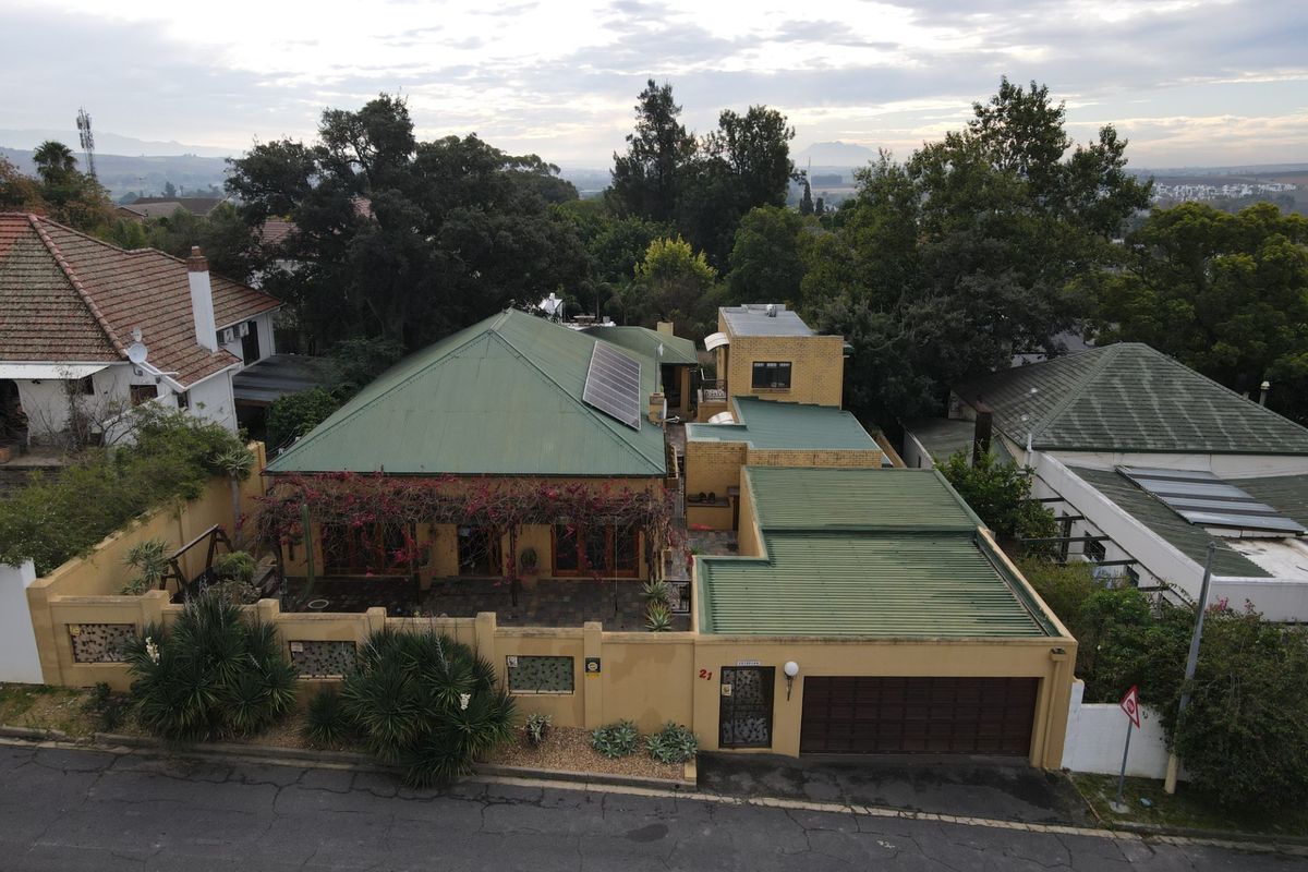 House For Sale in Wellington Central, Wellington - Photo 2