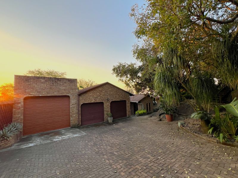 Thoughtfully Renovated Family Home Nestled in a Lush Indigenous Lowveld Garden - Photo 2