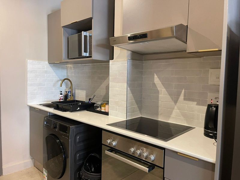 Studio in Black brick Sandton - Photo 10