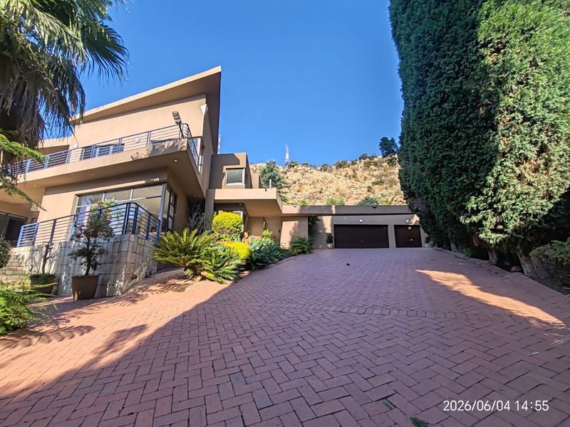 House To Rent in Bedfordview - Photo 1