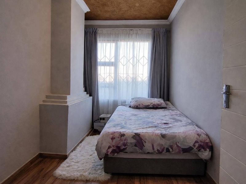 Spacious 4-Bedroom Family Home To Rent in Amandasig, Akasia - Photo 10