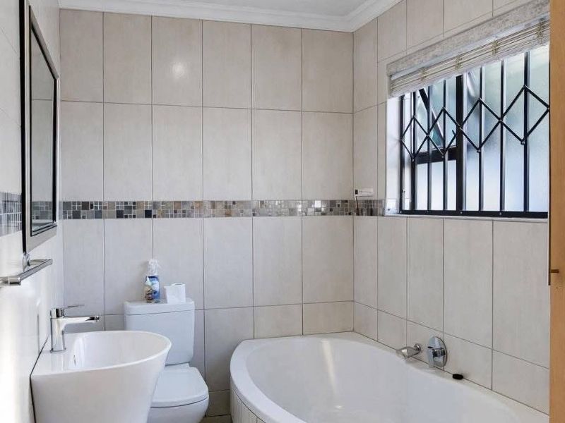 Spacious 4-Bedroom Family Home To Rent in Amandasig, Akasia - Photo 7
