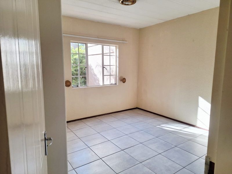 Spacious 2 Bed 1 bath - Photo 5