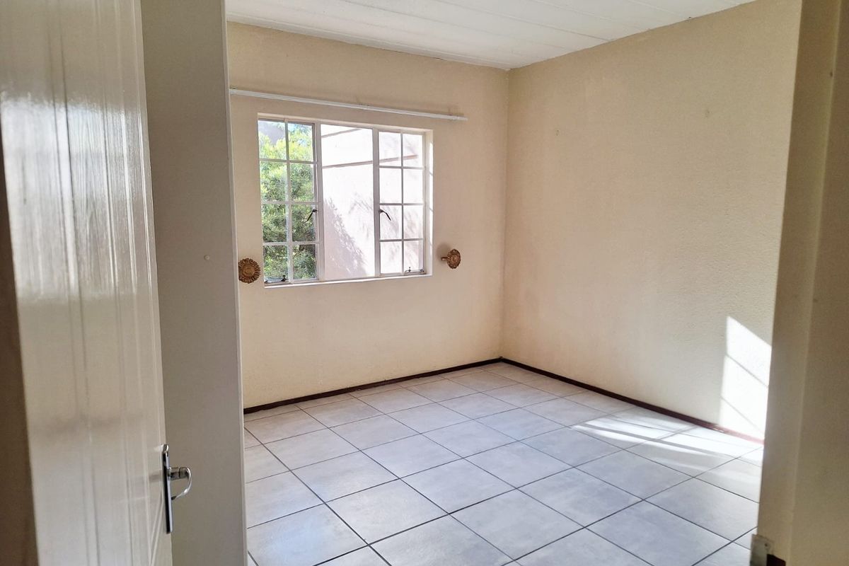Spacious 2 Bed 1 bath - Photo 5